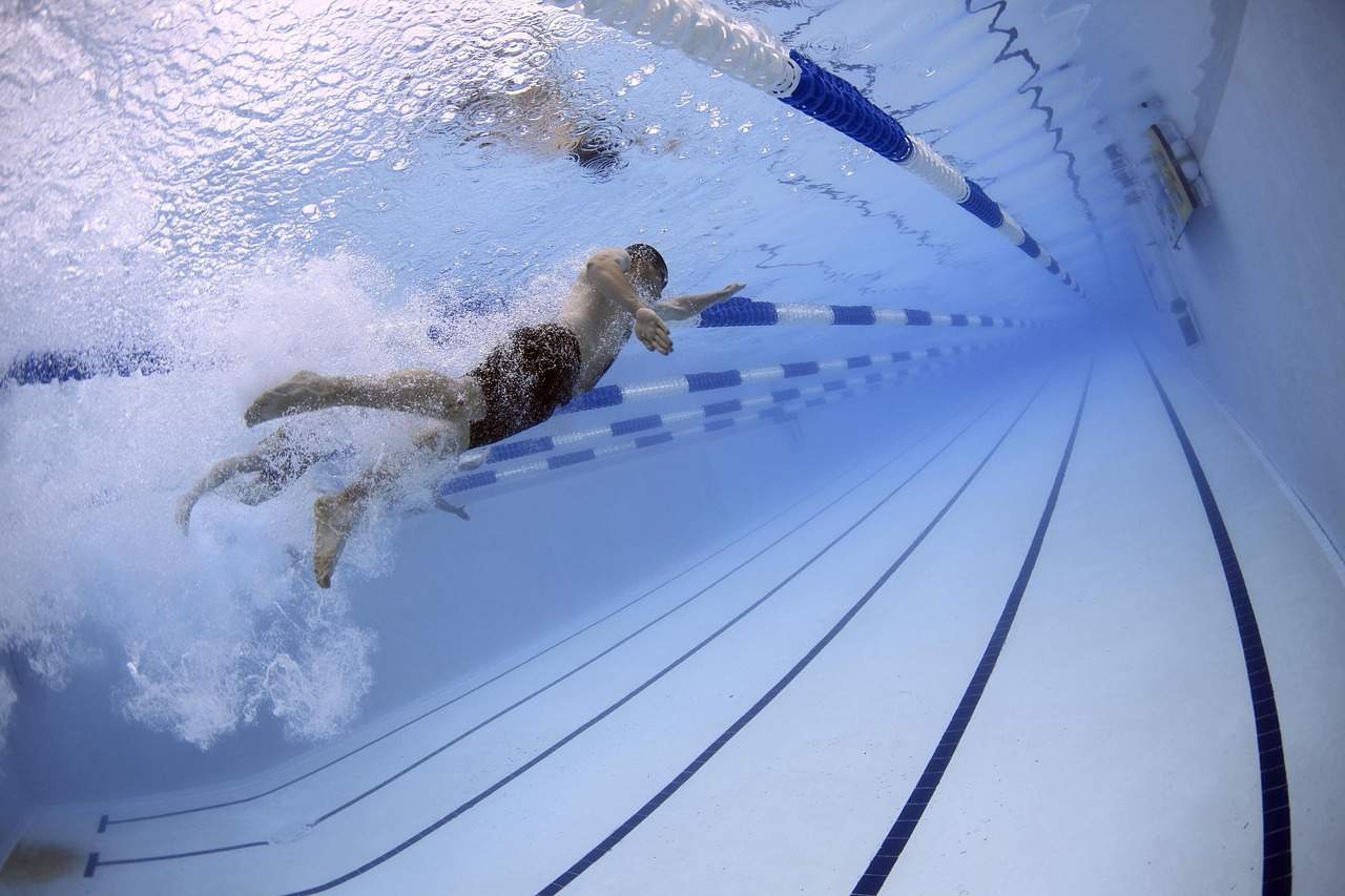 is swimming good for si joint pain
